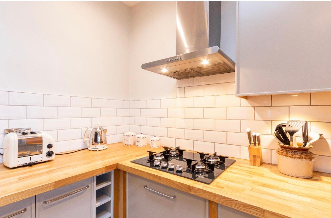 New Town Apartment With Castle View — Photos 2